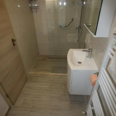 Manu Jacuzzi Hvar Apartamento *